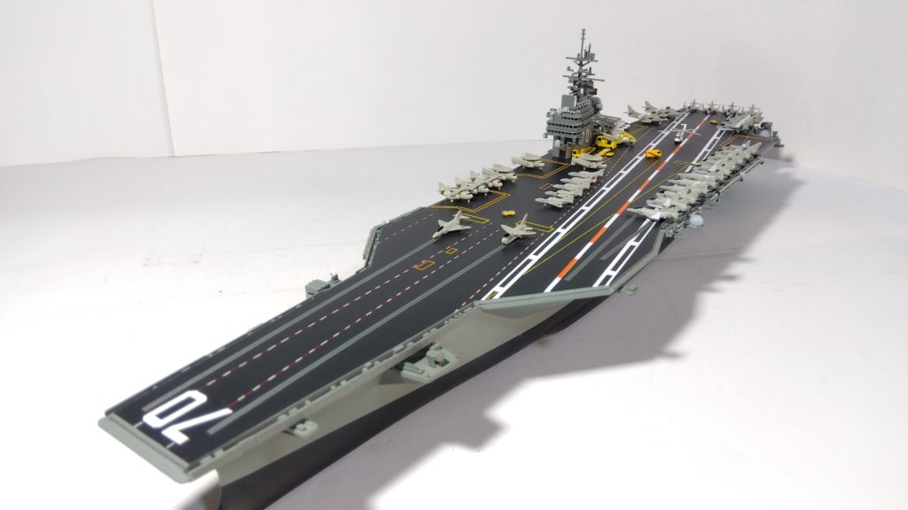空母カールビンソンのプラモ左側斜め上画像