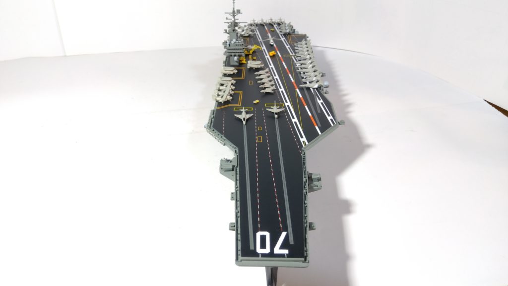 空母カールビンソンのプラモ正面画像