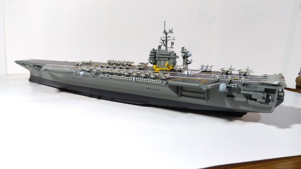 空母カールビンソンのプラモ左斜め後ろ画像