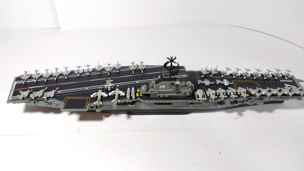 空母タイコンデロガのプラモ右側全体画像