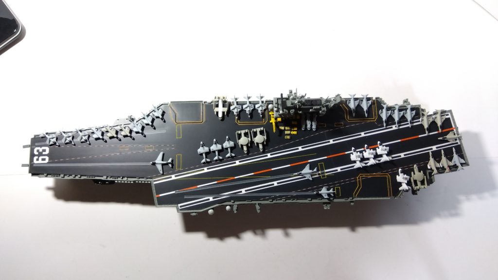 空母キティーホークのプラモ甲板全体画像