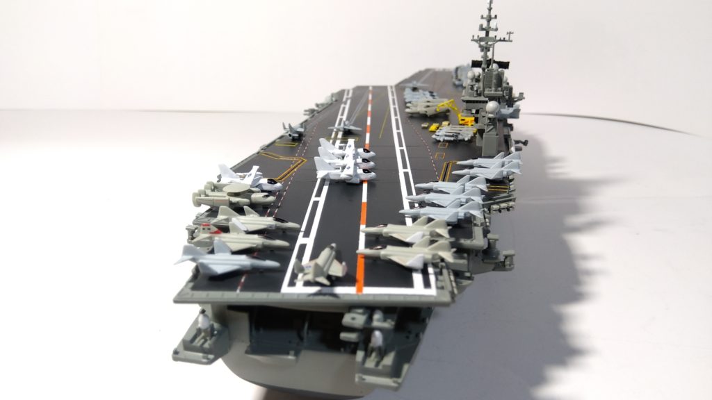 空母キティーホークのプラモ後方画像