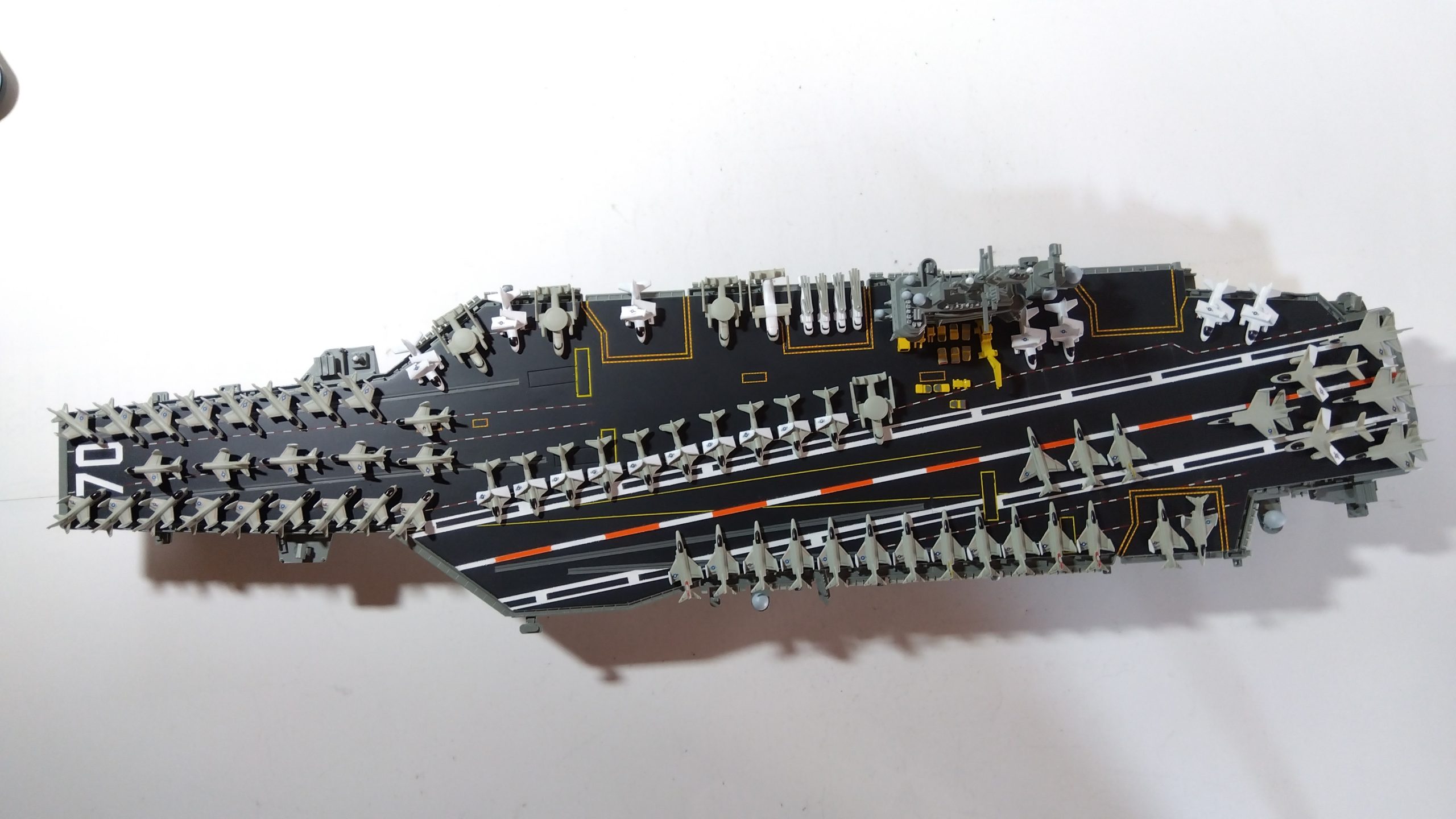 空母カールビンソンのプラモ甲板全体画像