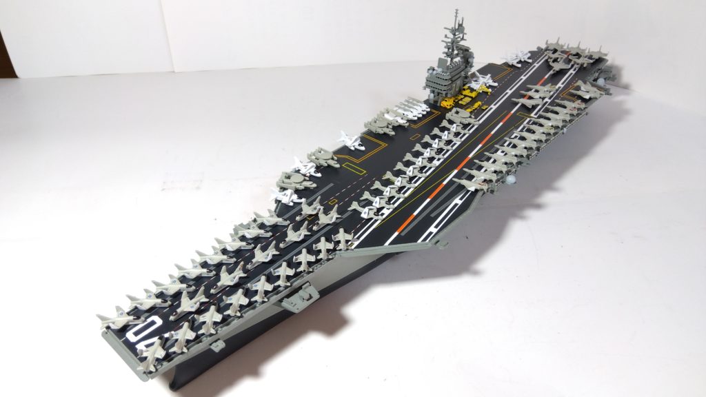 空母カールビンソンのプラモ左側斜め上画像