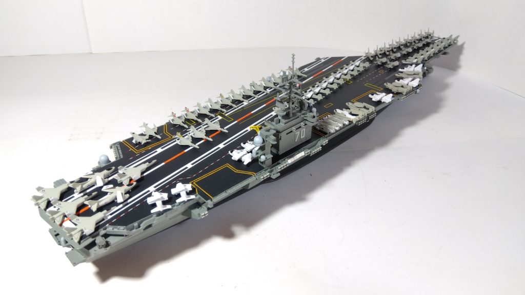 空母カールビンソンのプラモ右斜め後ろ画像