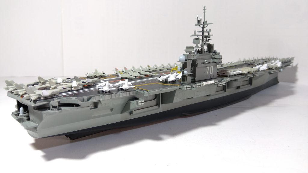 空母カールビンソンのプラモ右斜め後ろ画像