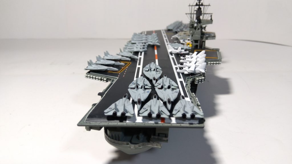 空母ミッドウェイプラモデル後方画像