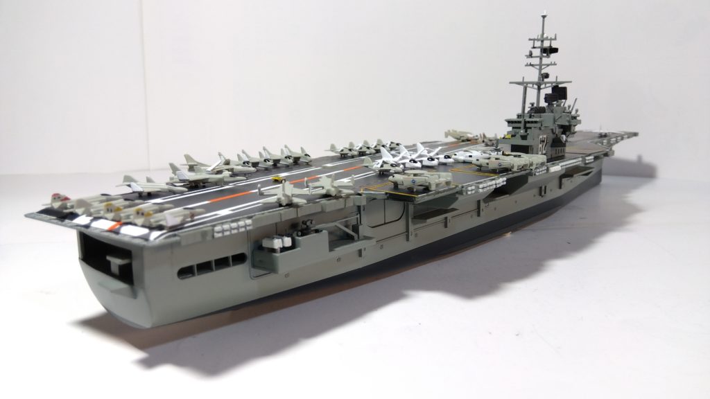 空母インディペンデンスのプラモ右斜め後ろ画像