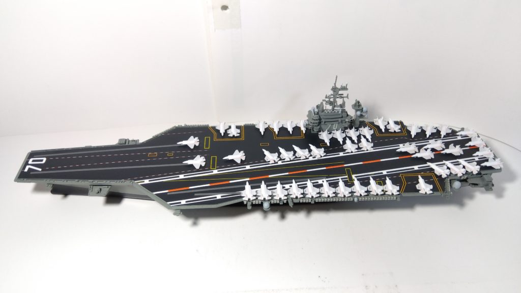 空母カールビンソンのプラモ甲板全体画像