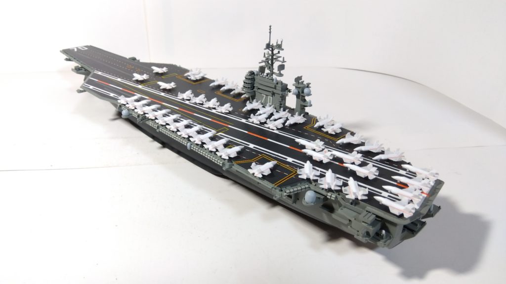 空母カールビンソンのプラモ左斜め後ろ画像