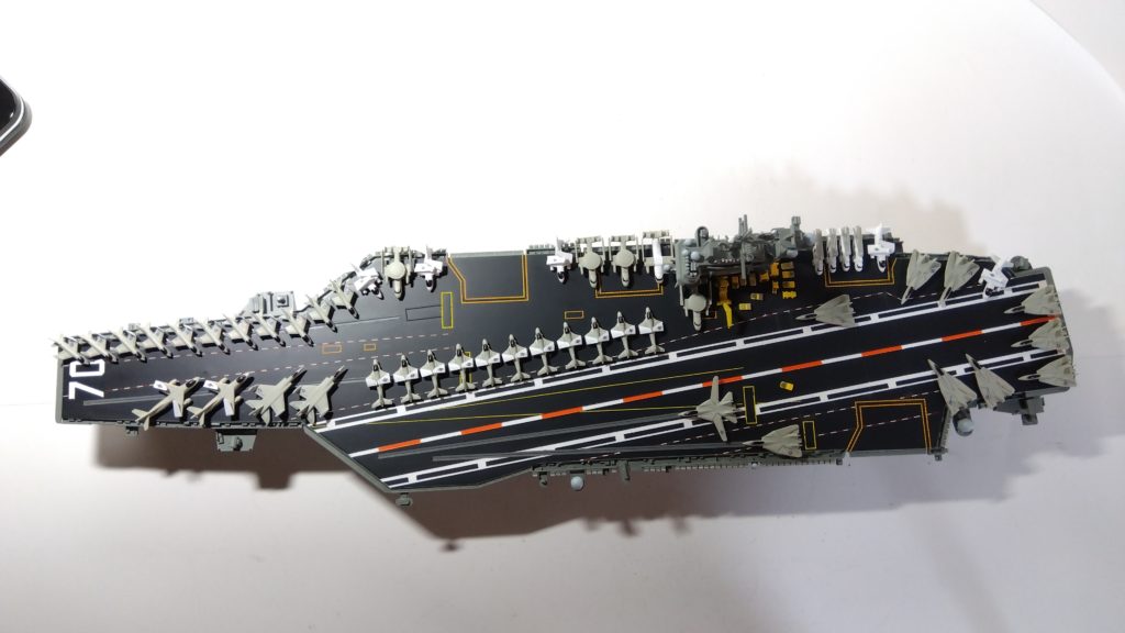 空母カールビンソンのプラモ甲板全体画像