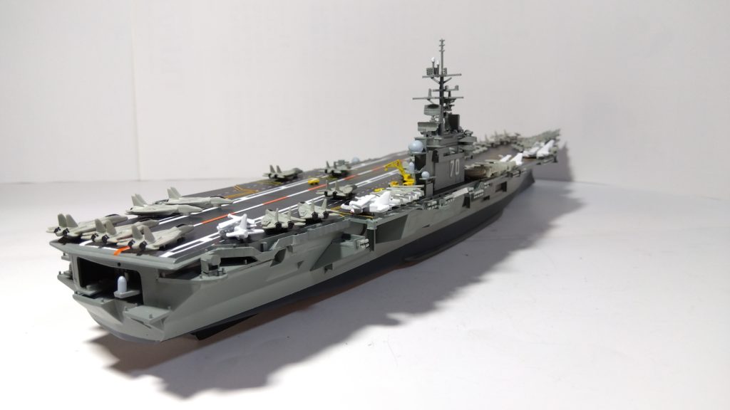 空母カールビンソンのプラモ右斜め後ろ画像
