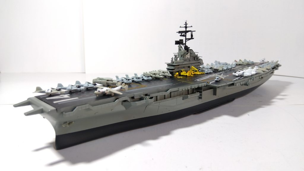 空母タイコンデロガのプラモ左側斜め上画像