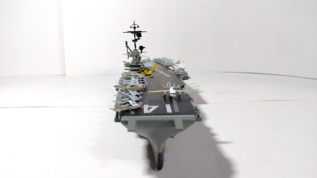 空母タイコンデロガのプラモ正面画像