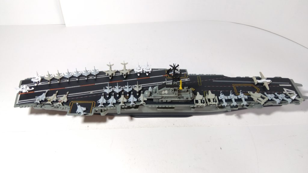 空母タイコンデロガのプラモ右側全体画像