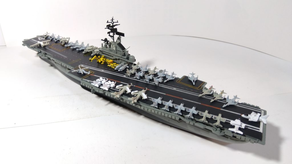 空母タイコンデロガのプラモ左斜め後ろ画像