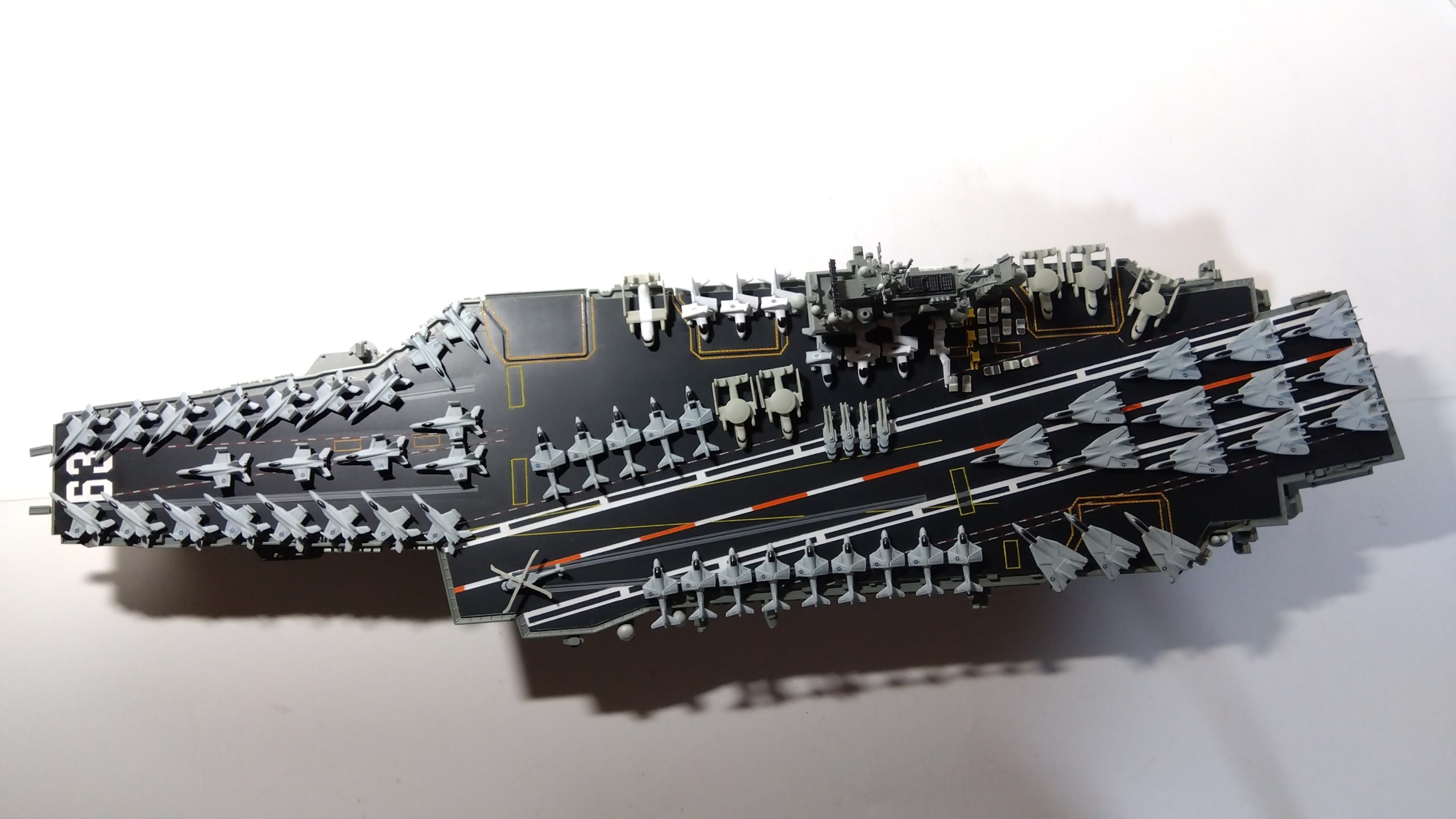 空母キティーホークのプラモ甲板全体画像