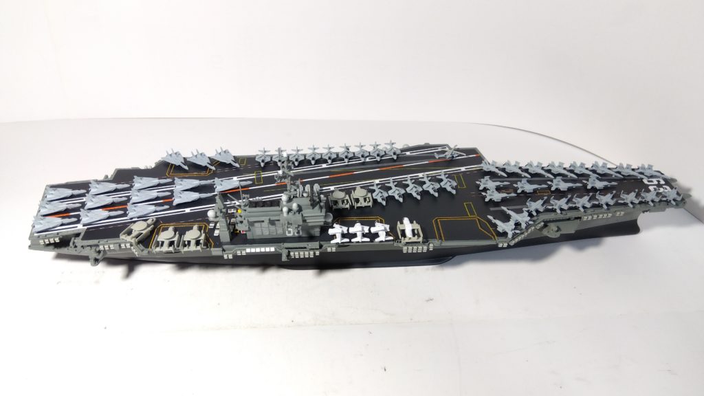 空母キティーホークのプラモ右側全体画像