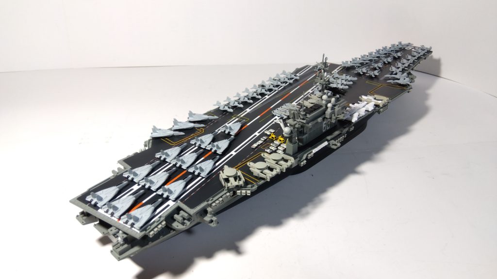 空母キティーホークのプラモ右斜め後ろ画像