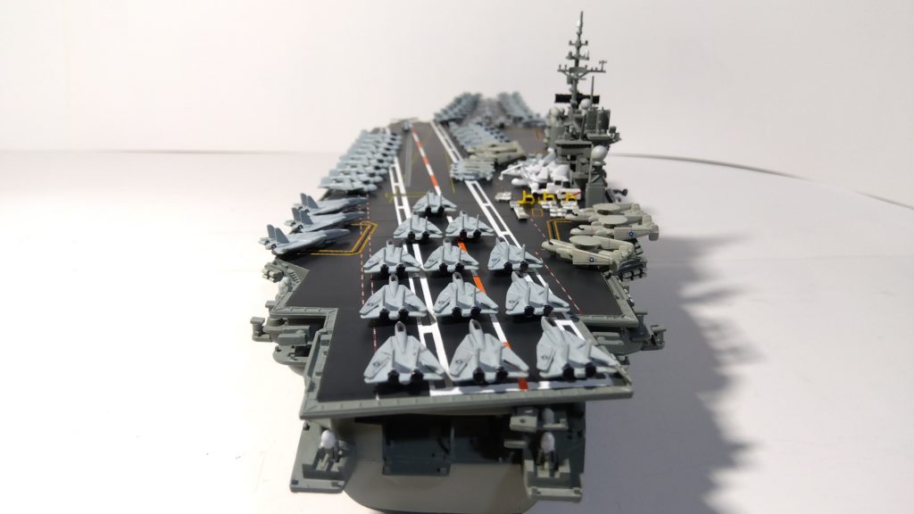 空母キティーホークのプラモ後方画像