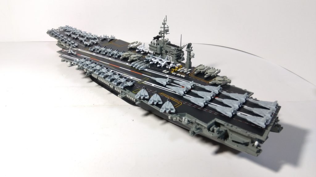 空母キティーホークのプラモ左斜め後ろ画像