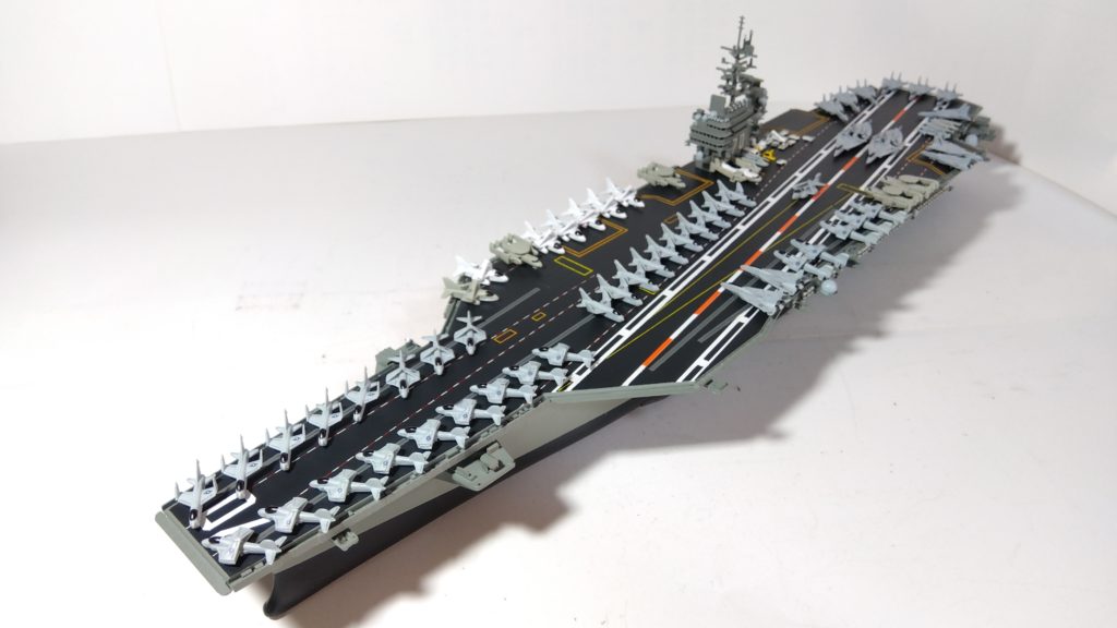 空母カールビンソンのプラモ左側斜め上画像