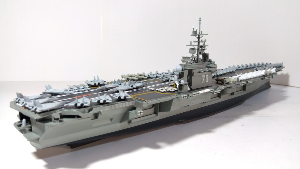 空母カールビンソンのプラモ右斜め後ろ画像
