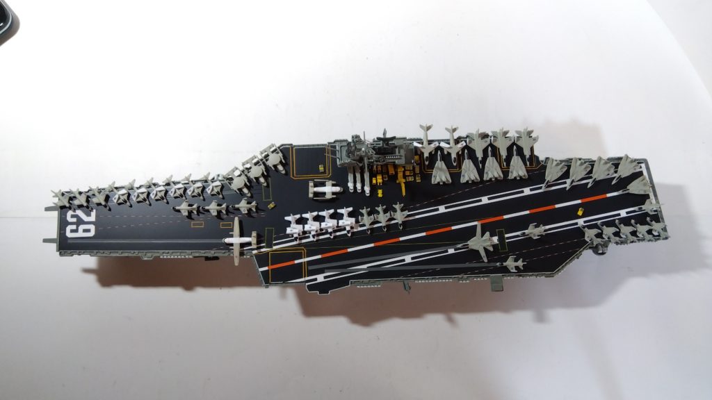 空母インディペンデンスのプラモ甲板全体画像