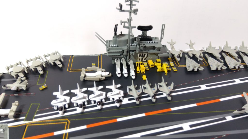 空母インディペンデンスのプラモ左側接近画像