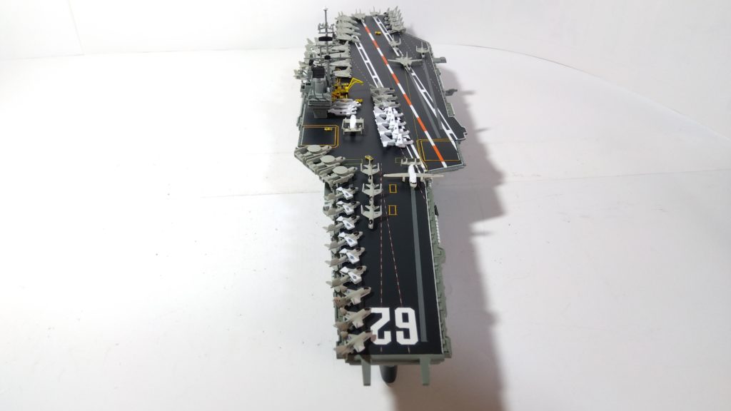 空母インディペンデンスのプラモ正面画像