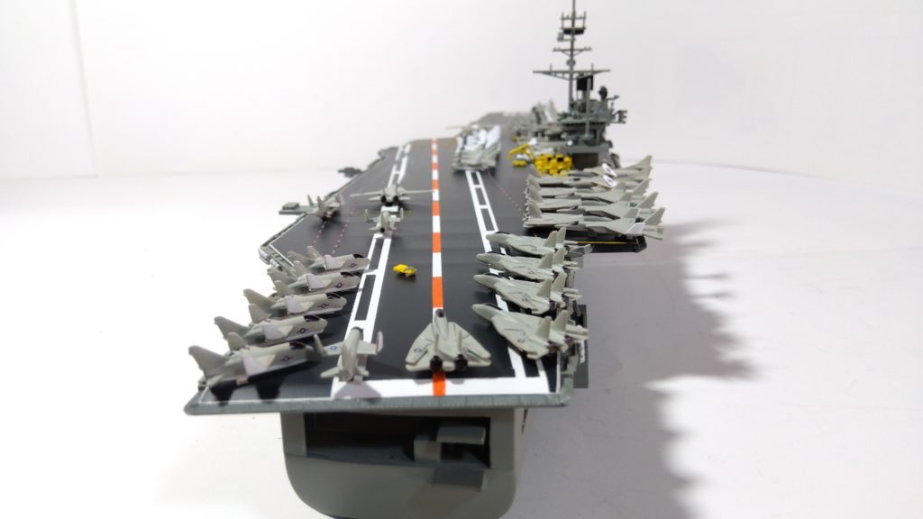 空母インディペンデンスのプラモ後方画像