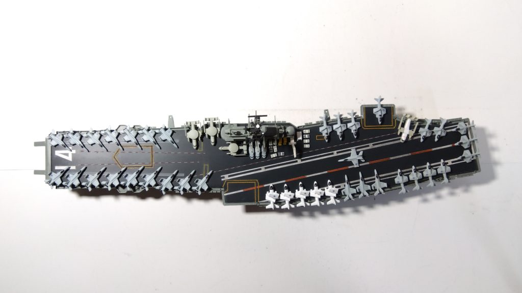 空母タイコンデロガのプラモ甲板全体画像