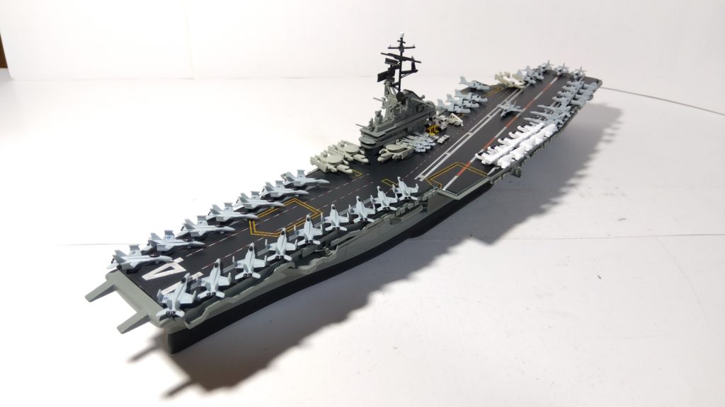 空母タイコンデロガのプラモ左側斜め上画像