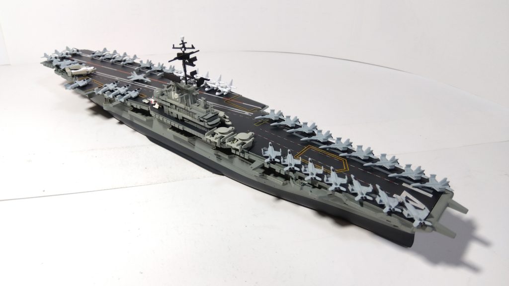 空母タイコンデロガのプラモ右斜め上画像