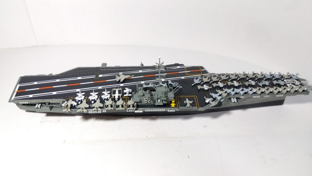 空母インディペンデンスのプラモ右側全体画像