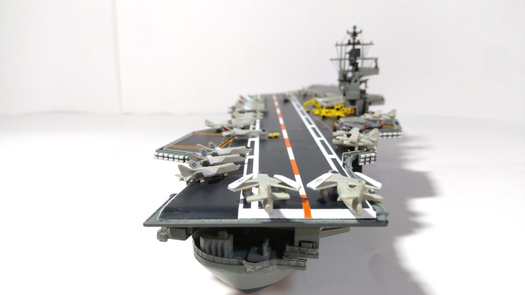 空母ミッドウェイのプラモ後方画像