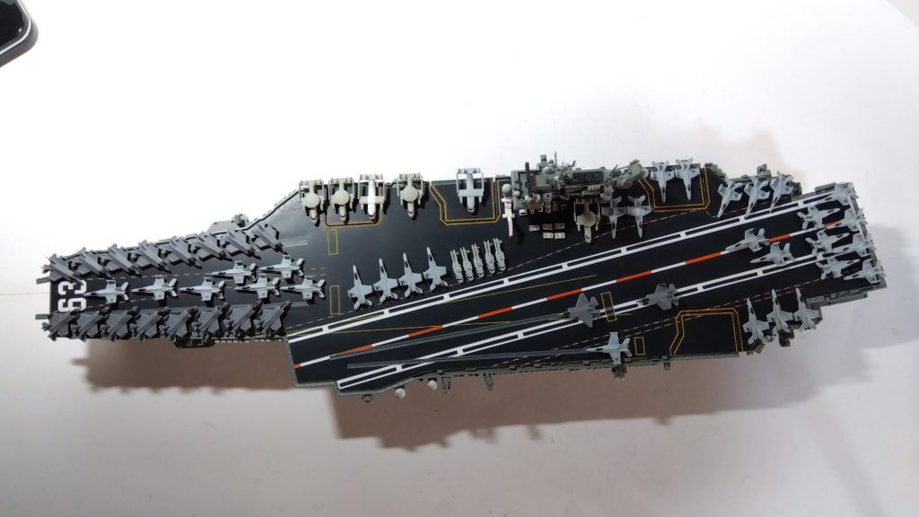 空母キティーホークのプラモ甲板全体画像