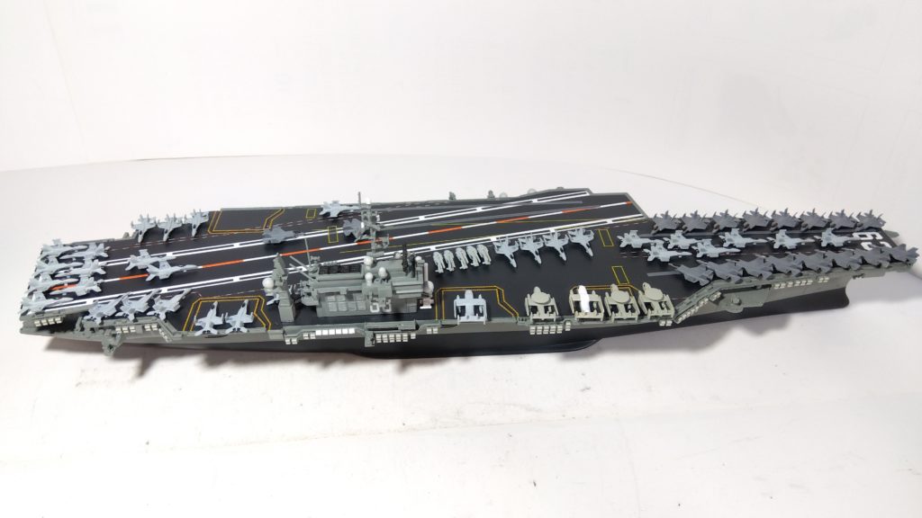 空母キティーホークのプラモ右側全体画像