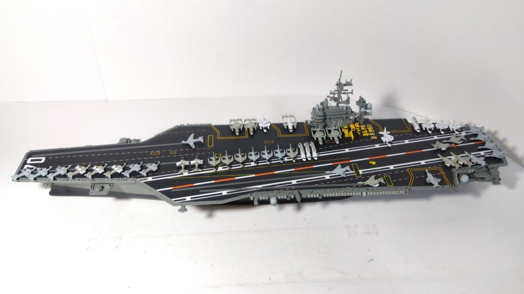 空母カールビンソンのプラモ左側斜め上画像