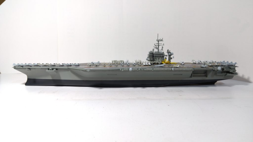 空母カールビンソンのプラモ左側全体画像