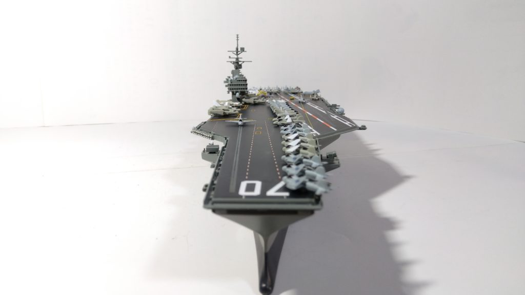 空母カールビンソンのプラモ正面画像