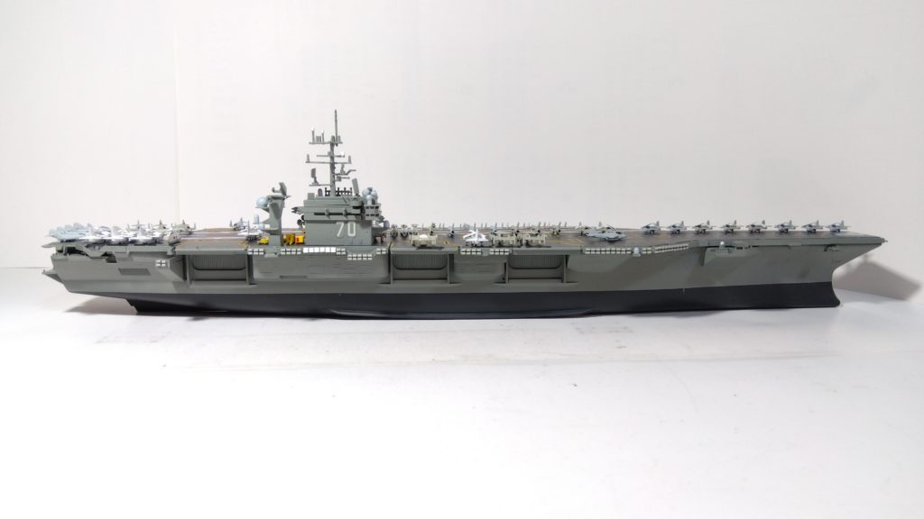 空母カールビンソンのプラモ右側全体画像