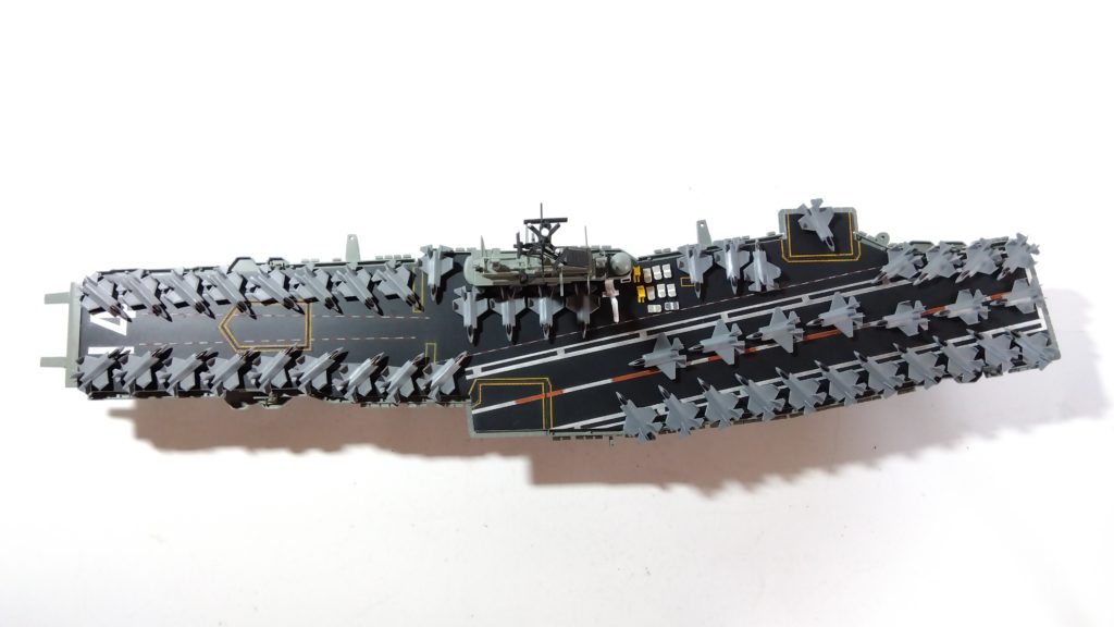 空母タイコンデロガのプラモ甲板全体画像