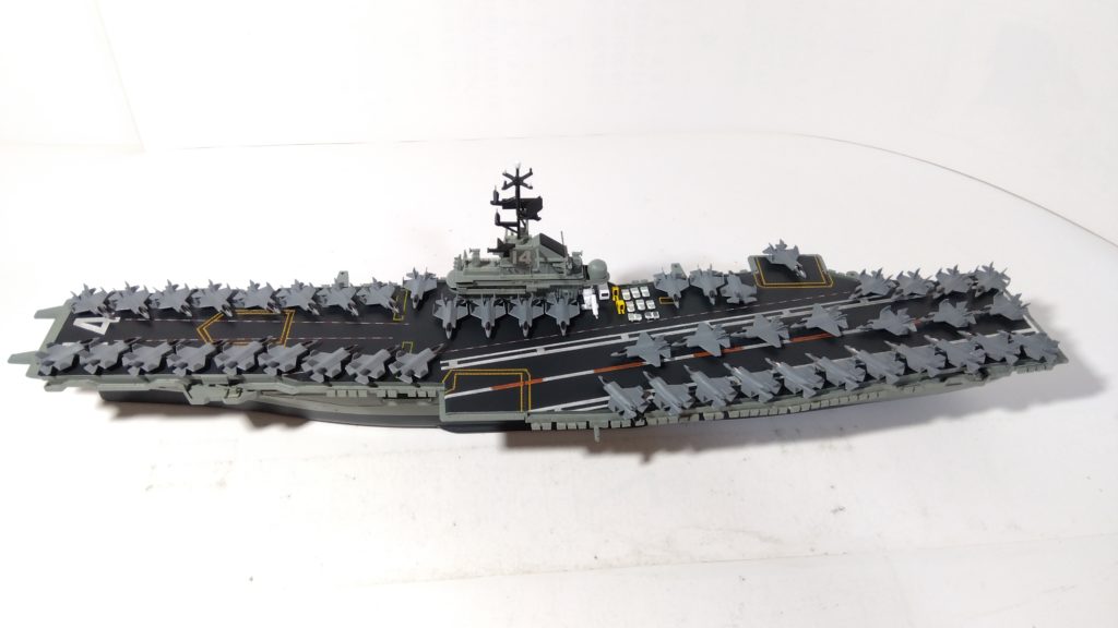 空母タイコンデロガのプラモ甲板全体画像