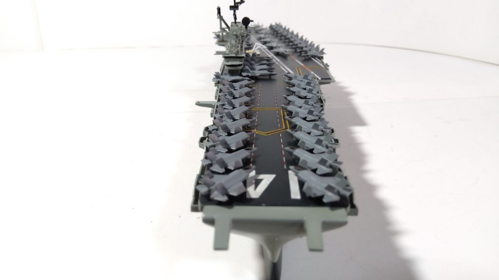 空母タイコンデロガのプラモ正面画像