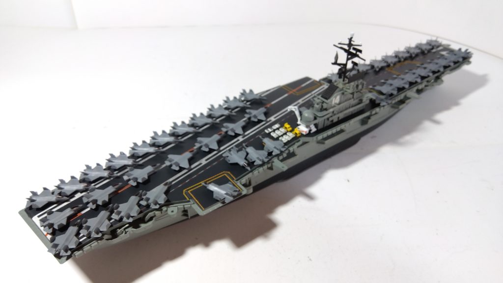 空母タイコンデロガのプラモ右斜め後ろ画像